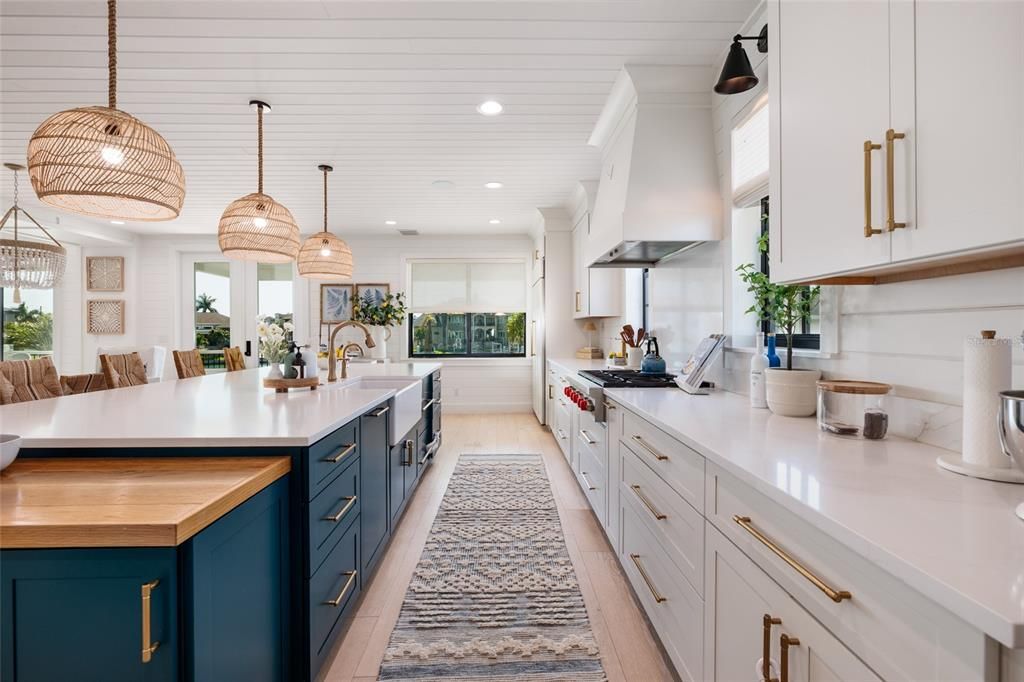 For Sale: $5,299,000 (5 beds, 5 baths, 4641 Square Feet)