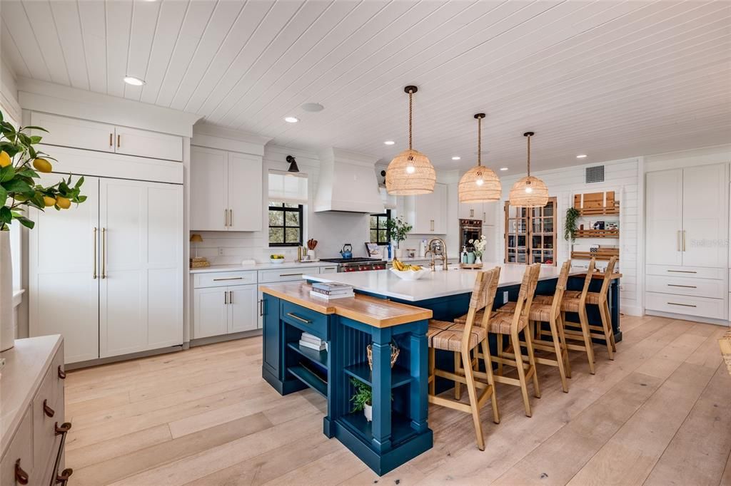 For Sale: $5,299,000 (5 beds, 5 baths, 4641 Square Feet)