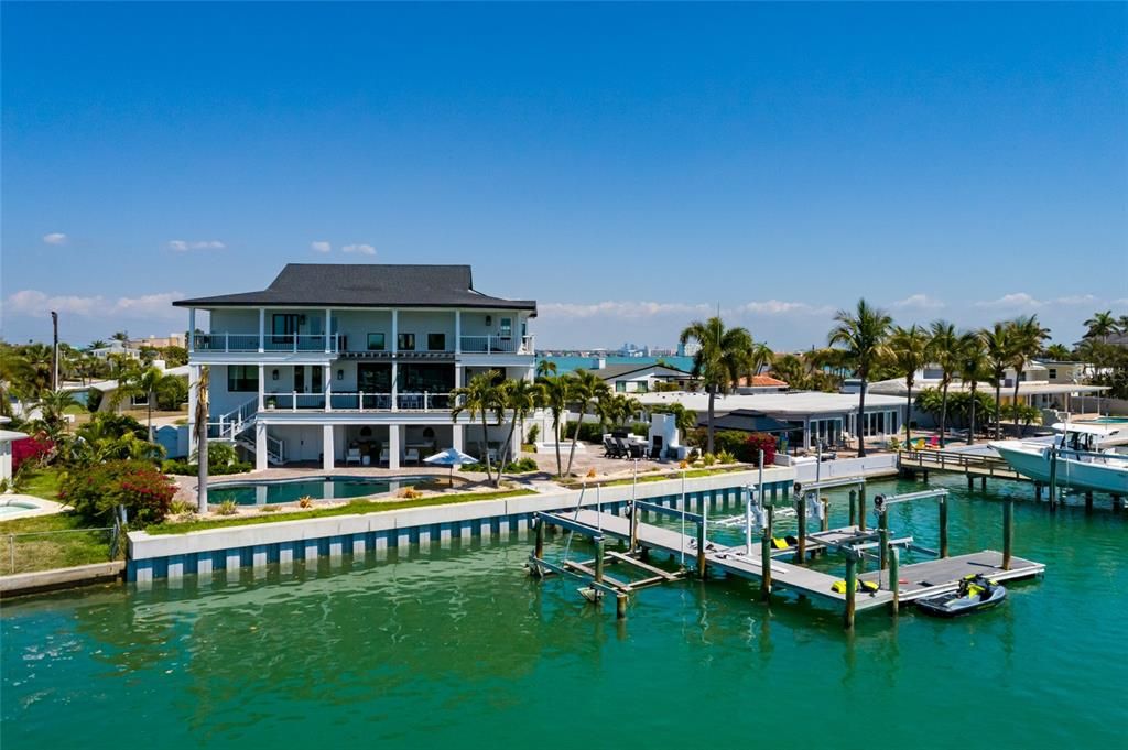 For Sale: $5,299,000 (5 beds, 5 baths, 4641 Square Feet)