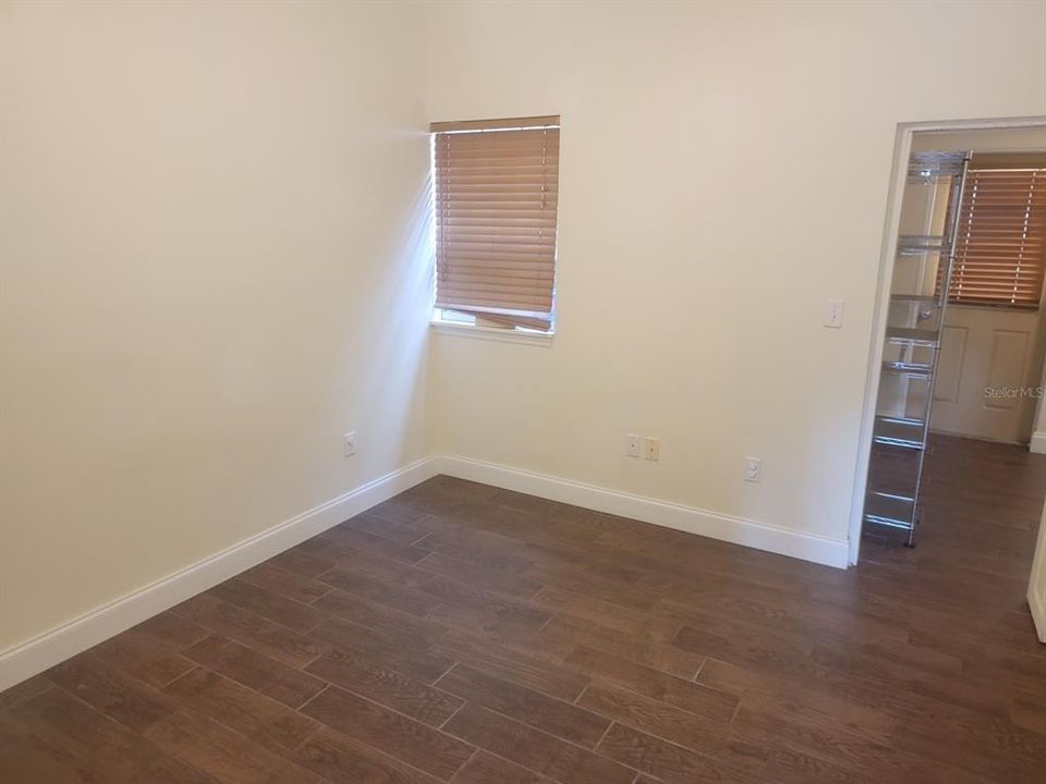 Activo con contrato: $1,915 (2 camas, 1 baños, 760 Pies cuadrados)