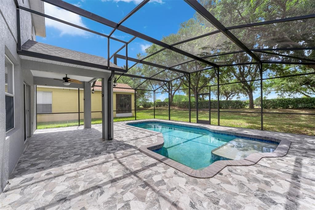 Activo con contrato: $494,900 (4 camas, 2 baños, 1828 Pies cuadrados)