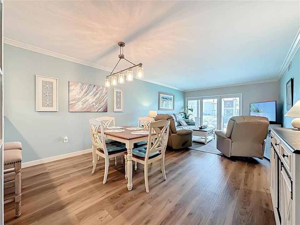 For Sale: $585,000 (2 beds, 2 baths, 1080 Square Feet)