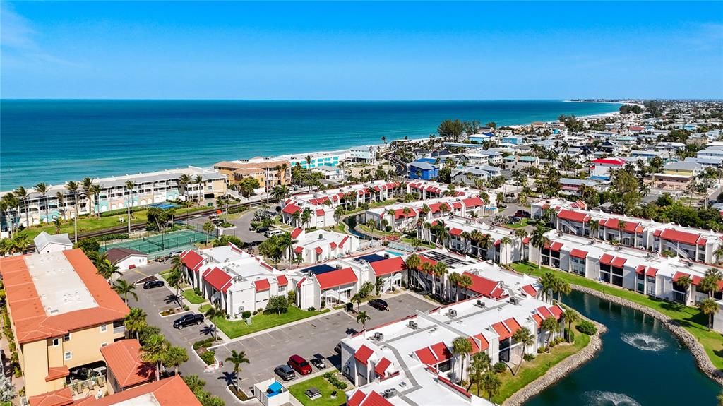 For Sale: $585,000 (2 beds, 2 baths, 1080 Square Feet)