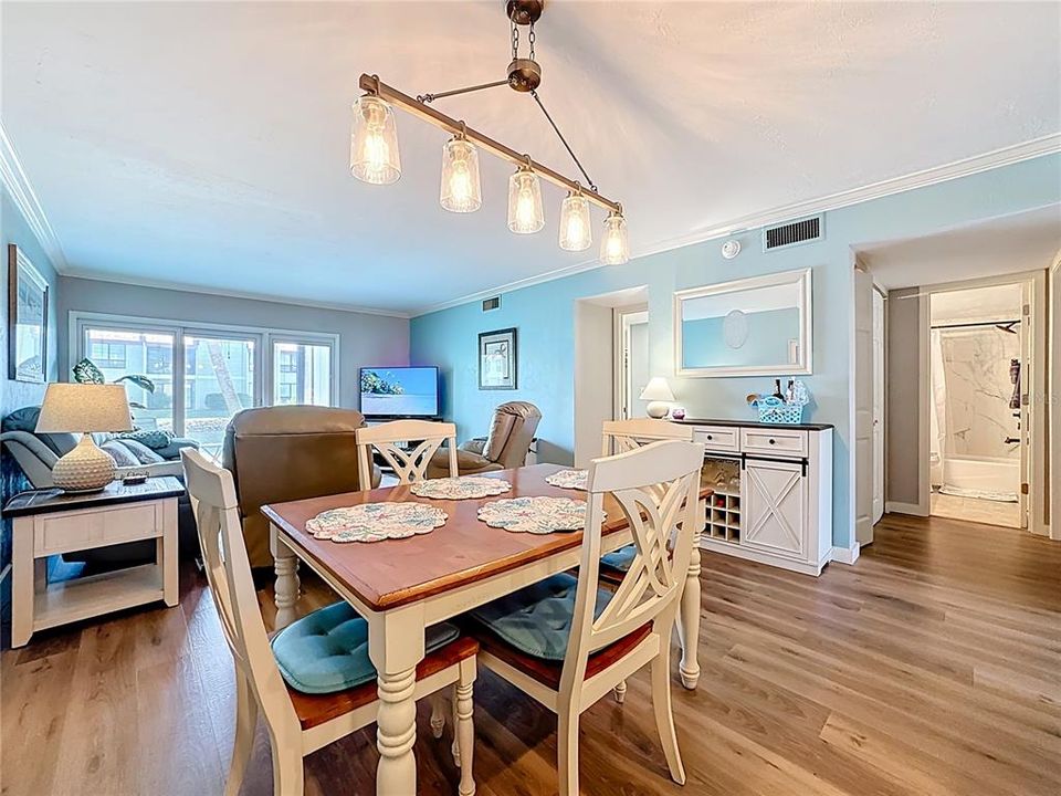 For Sale: $585,000 (2 beds, 2 baths, 1080 Square Feet)