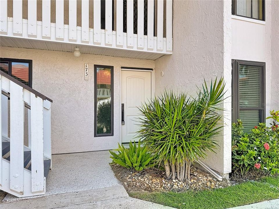 For Sale: $585,000 (2 beds, 2 baths, 1080 Square Feet)