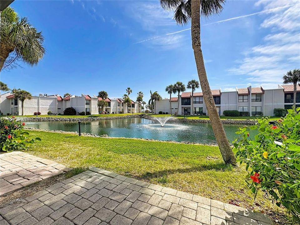 For Sale: $585,000 (2 beds, 2 baths, 1080 Square Feet)
