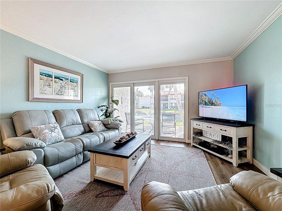 For Sale: $585,000 (2 beds, 2 baths, 1080 Square Feet)