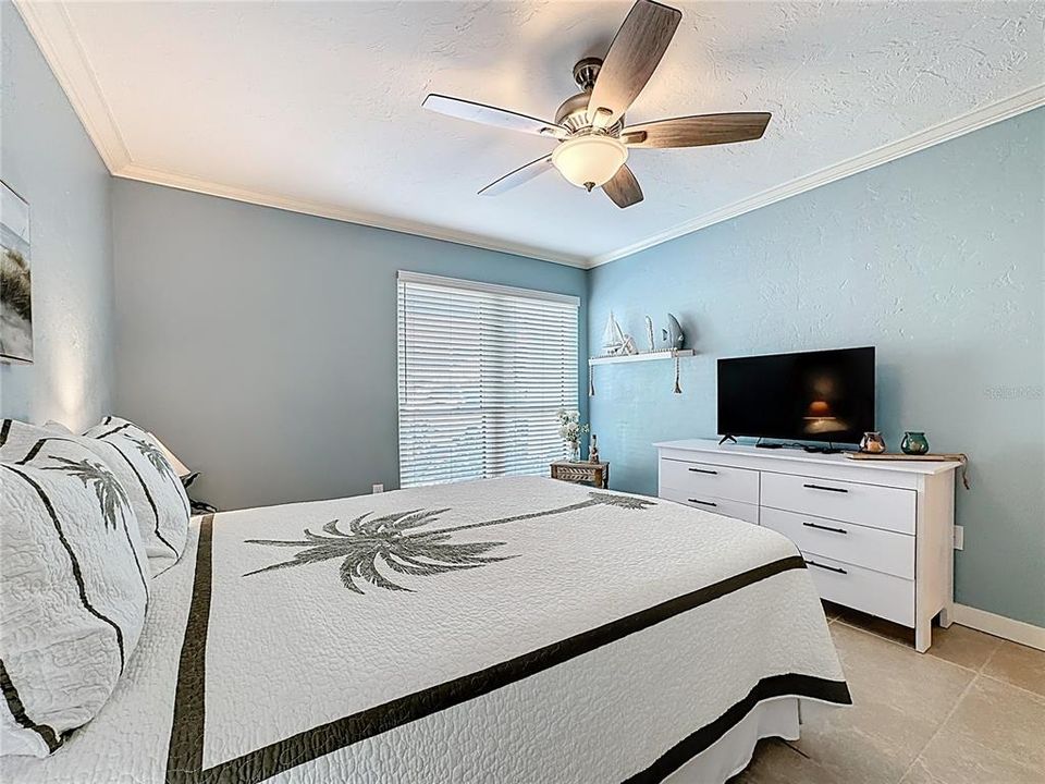 For Sale: $585,000 (2 beds, 2 baths, 1080 Square Feet)