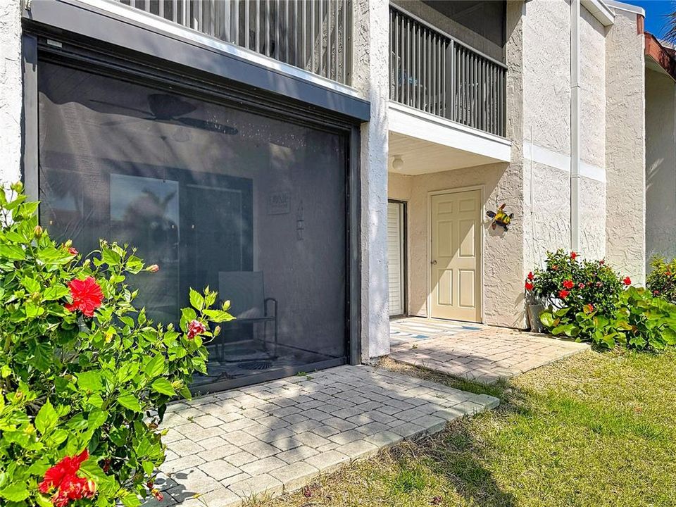 For Sale: $585,000 (2 beds, 2 baths, 1080 Square Feet)