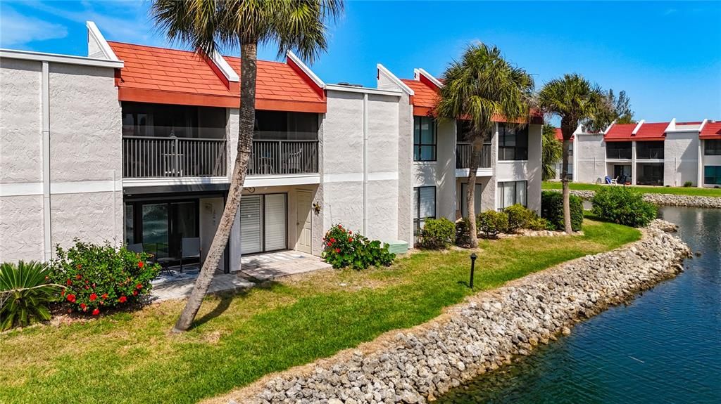 For Sale: $585,000 (2 beds, 2 baths, 1080 Square Feet)
