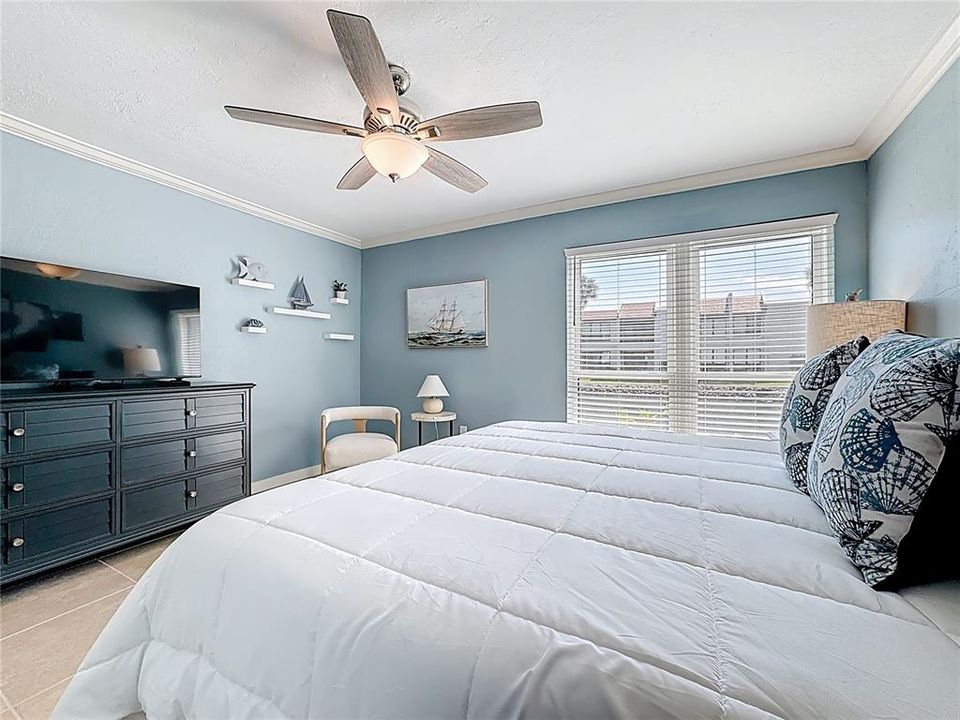 For Sale: $585,000 (2 beds, 2 baths, 1080 Square Feet)