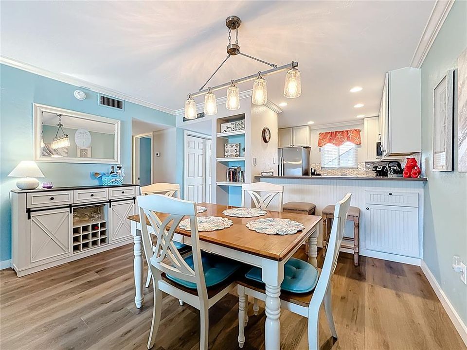 For Sale: $585,000 (2 beds, 2 baths, 1080 Square Feet)