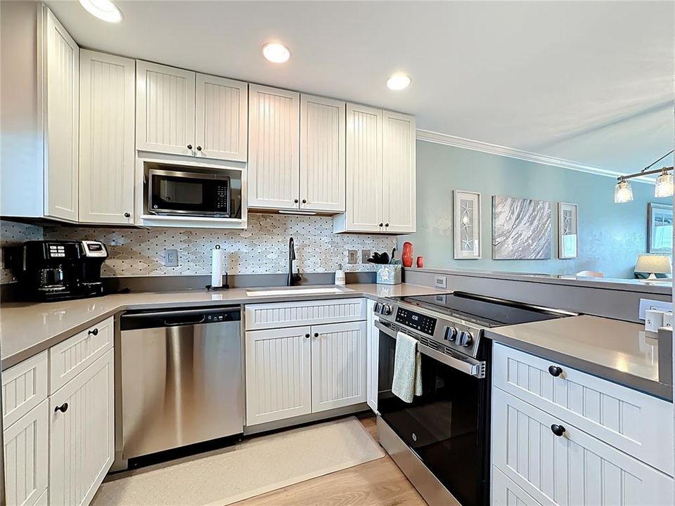 For Sale: $585,000 (2 beds, 2 baths, 1080 Square Feet)