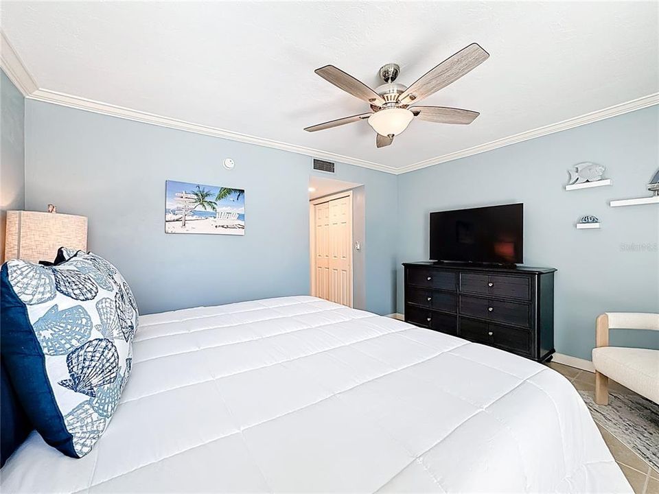 For Sale: $585,000 (2 beds, 2 baths, 1080 Square Feet)