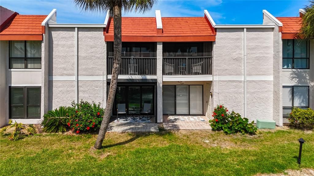 For Sale: $585,000 (2 beds, 2 baths, 1080 Square Feet)