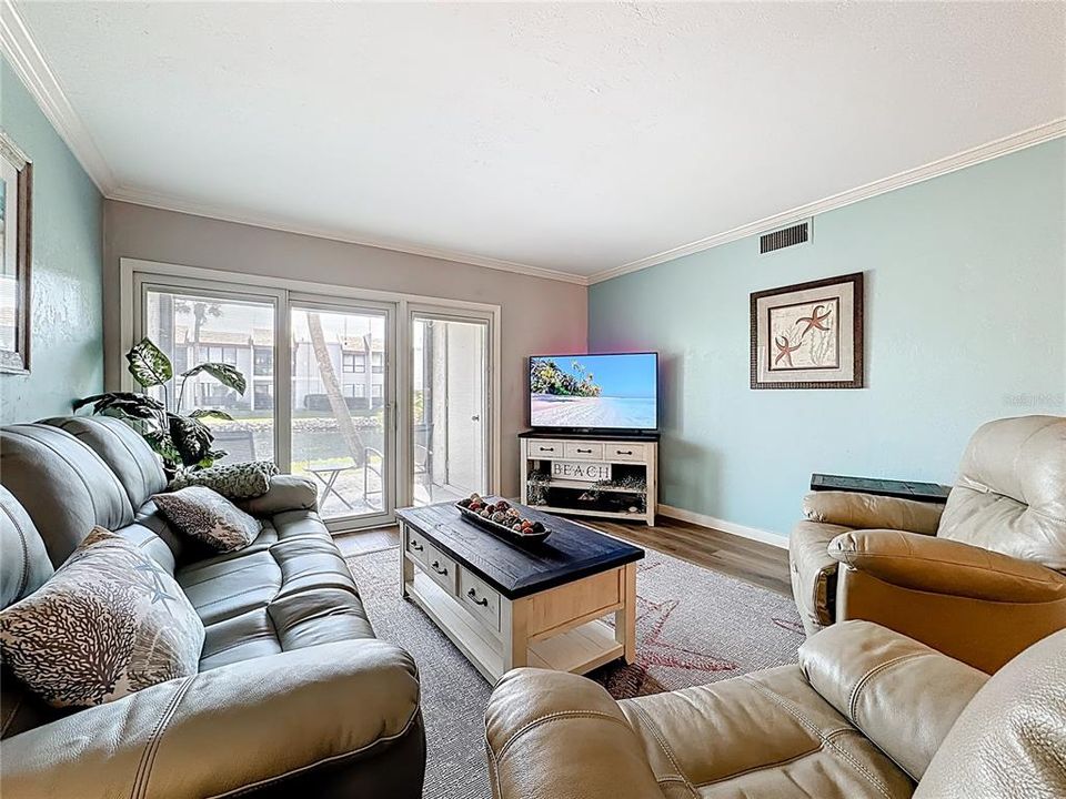 For Sale: $585,000 (2 beds, 2 baths, 1080 Square Feet)
