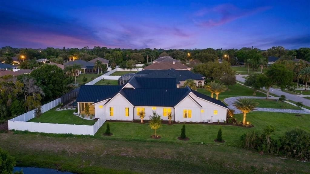 En Venta: $2,199,900 (4 camas, 4 baños, 3723 Pies cuadrados)
