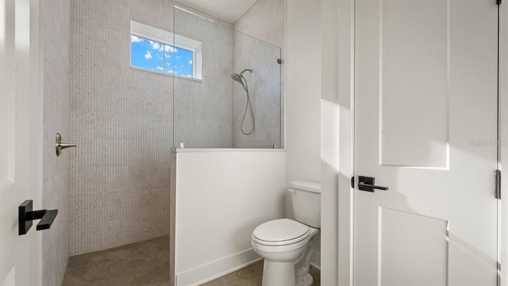En Venta: $2,199,900 (4 camas, 4 baños, 3723 Pies cuadrados)