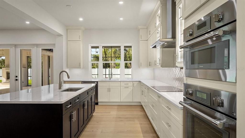 En Venta: $2,199,900 (4 camas, 4 baños, 3723 Pies cuadrados)