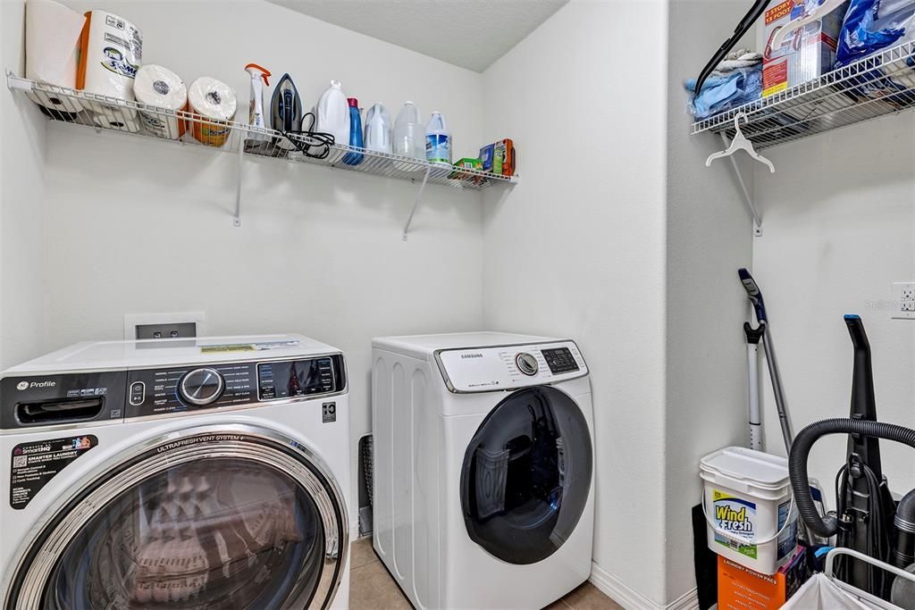 На продажу: $739,999 (6 спален, 4 ванн, 3751 Квадратных фут)