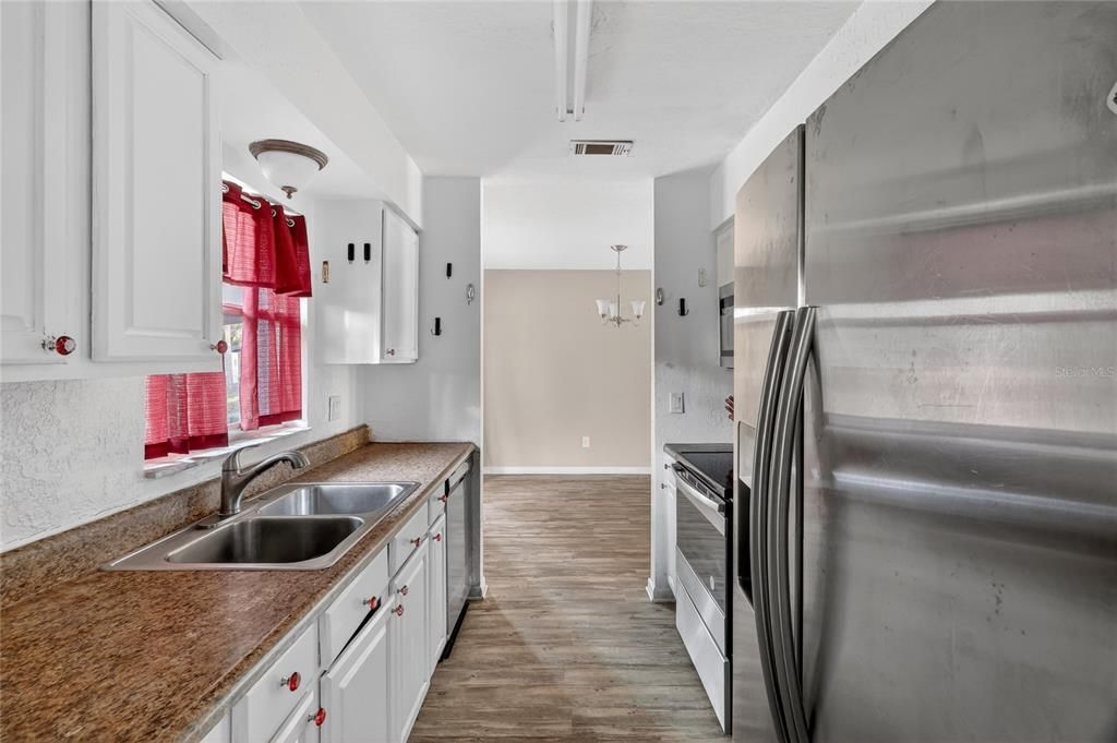 En Venta: $285,000 (3 camas, 2 baños, 1283 Pies cuadrados)