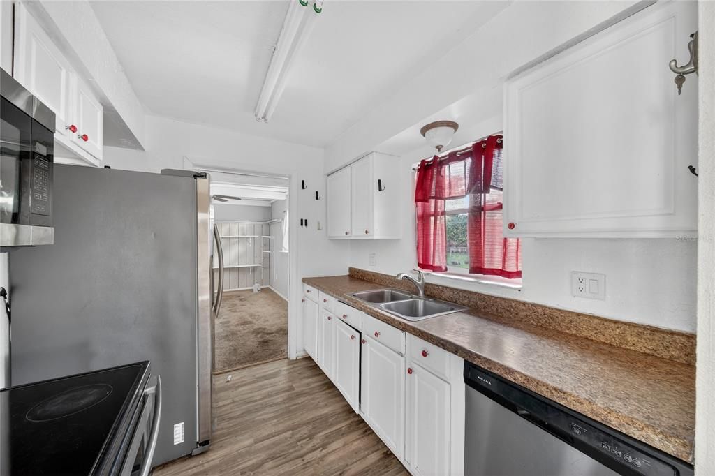 En Venta: $285,000 (3 camas, 2 baños, 1283 Pies cuadrados)