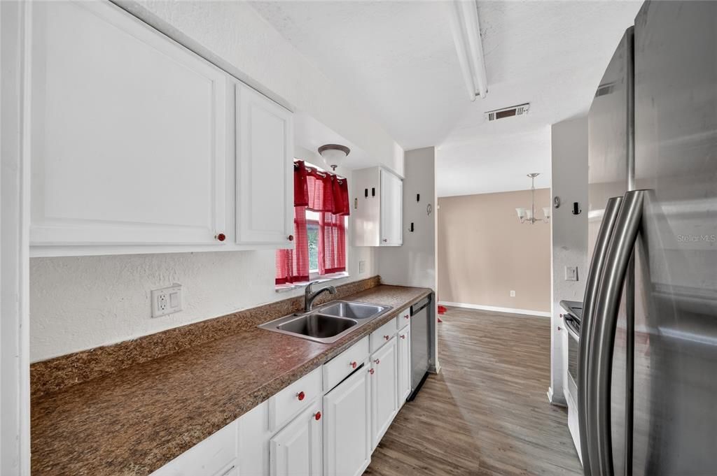En Venta: $285,000 (3 camas, 2 baños, 1283 Pies cuadrados)