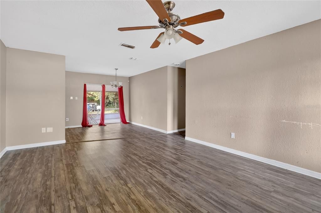 En Venta: $285,000 (3 camas, 2 baños, 1283 Pies cuadrados)