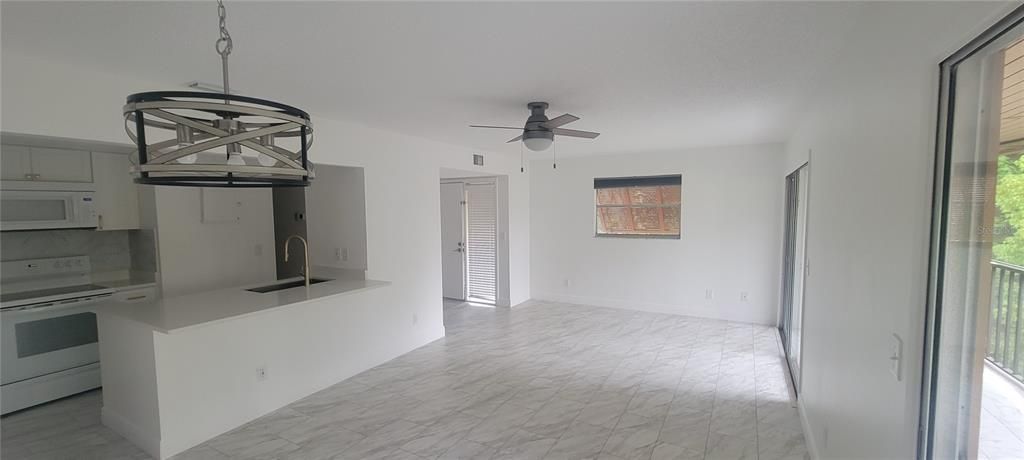 В аренду: $1,600 (2 спален, 2 ванн, 897 Квадратных фут)
