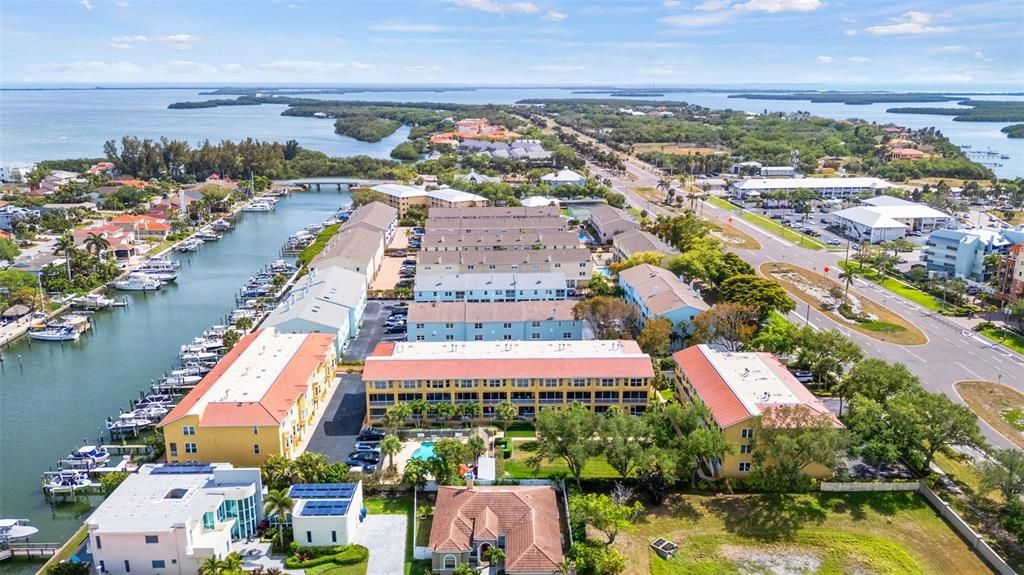 На продажу: $995,000 (3 спален, 3 ванн, 2215 Квадратных фут)