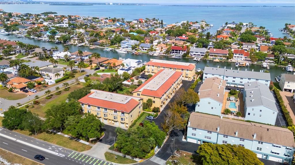 На продажу: $995,000 (3 спален, 3 ванн, 2215 Квадратных фут)
