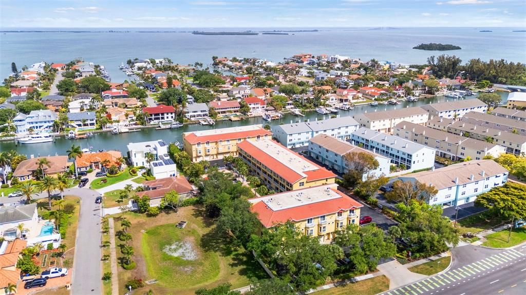 На продажу: $995,000 (3 спален, 3 ванн, 2215 Квадратных фут)