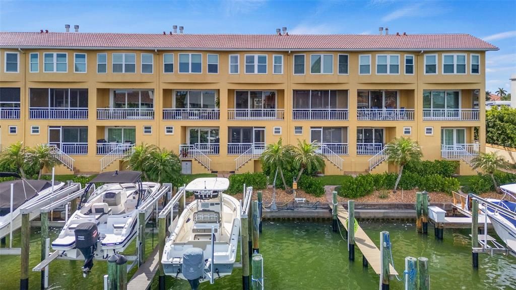На продажу: $995,000 (3 спален, 3 ванн, 2215 Квадратных фут)