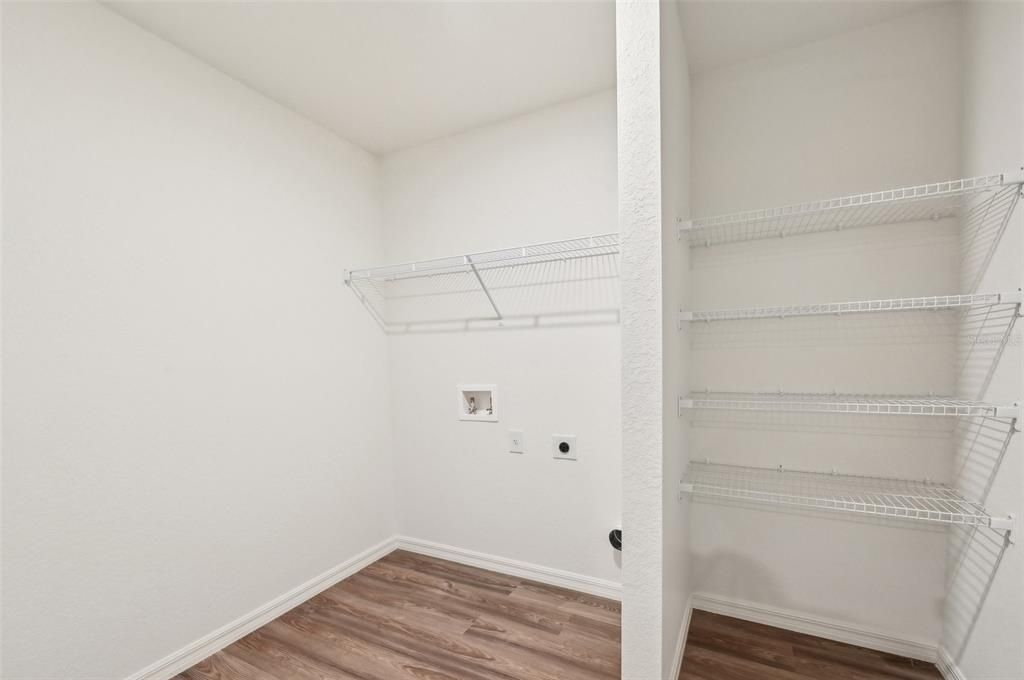 На продажу: $319,990 (3 спален, 2 ванн, 2044 Квадратных фут)