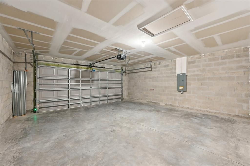 На продажу: $319,990 (3 спален, 2 ванн, 2044 Квадратных фут)