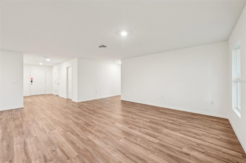 На продажу: $319,990 (3 спален, 2 ванн, 2044 Квадратных фут)