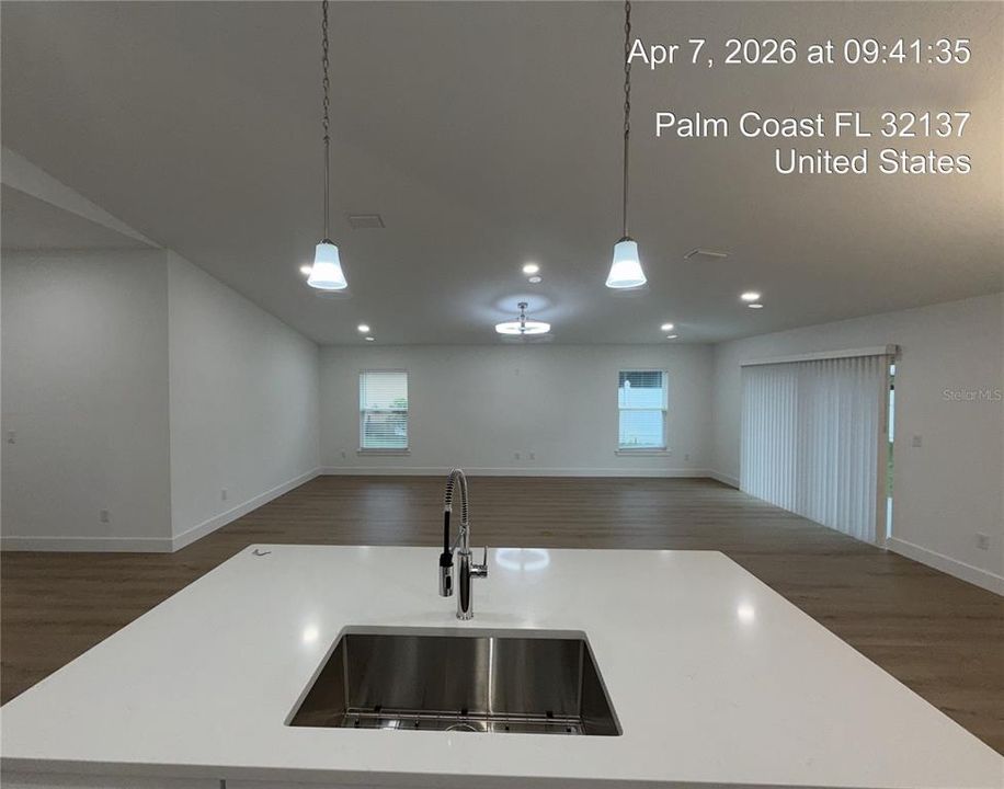 For Rent: $2,100 (3 beds, 2 baths, 1716 Square Feet)