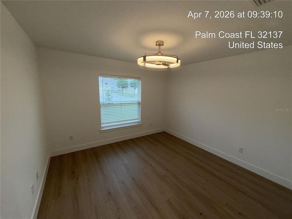 For Rent: $2,100 (3 beds, 2 baths, 1716 Square Feet)