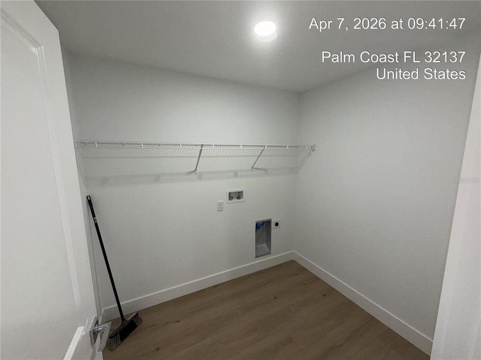For Rent: $2,100 (3 beds, 2 baths, 1716 Square Feet)