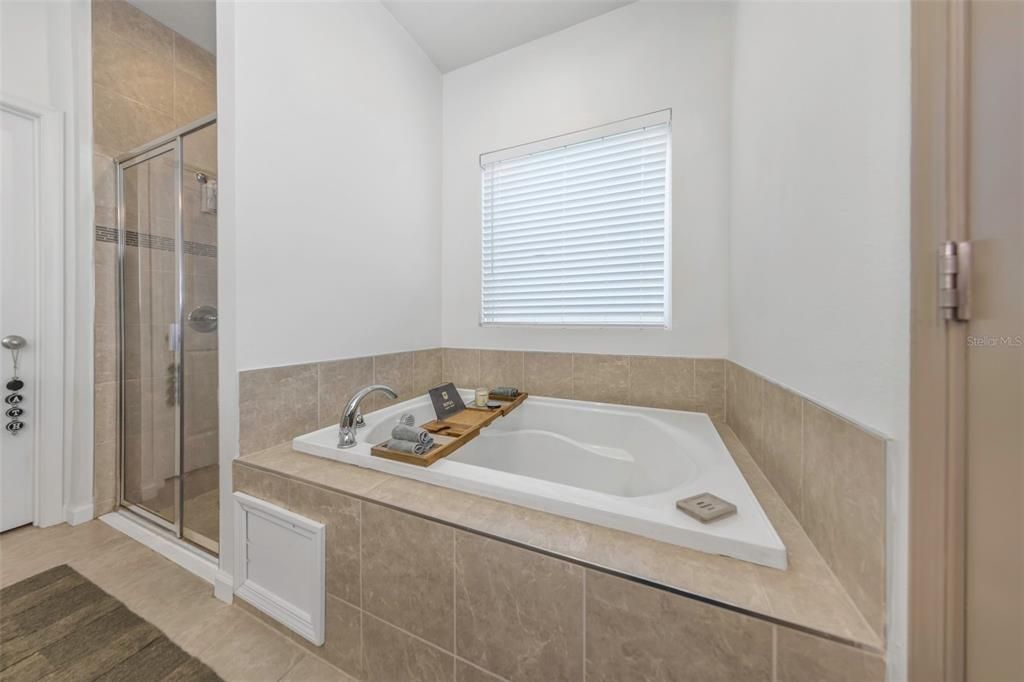 For Sale: $549,000 (4 beds, 2 baths, 2386 Square Feet)