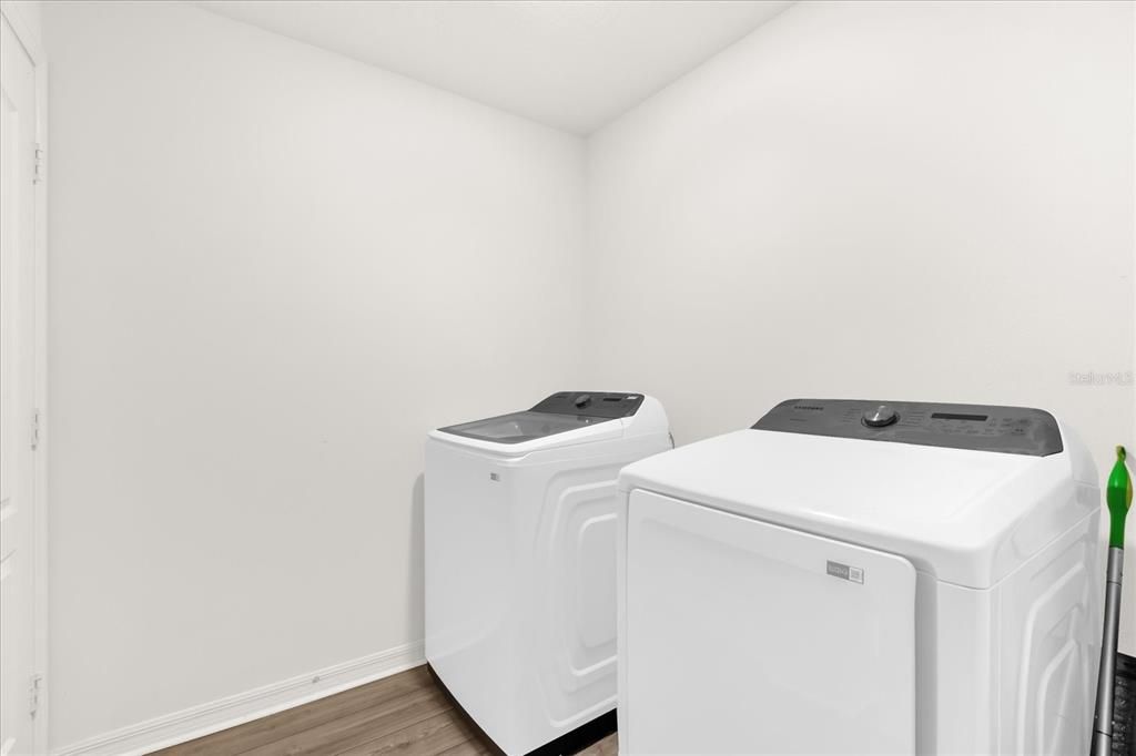 Activo con contrato: $225,000 (3 camas, 2 baños, 1378 Pies cuadrados)