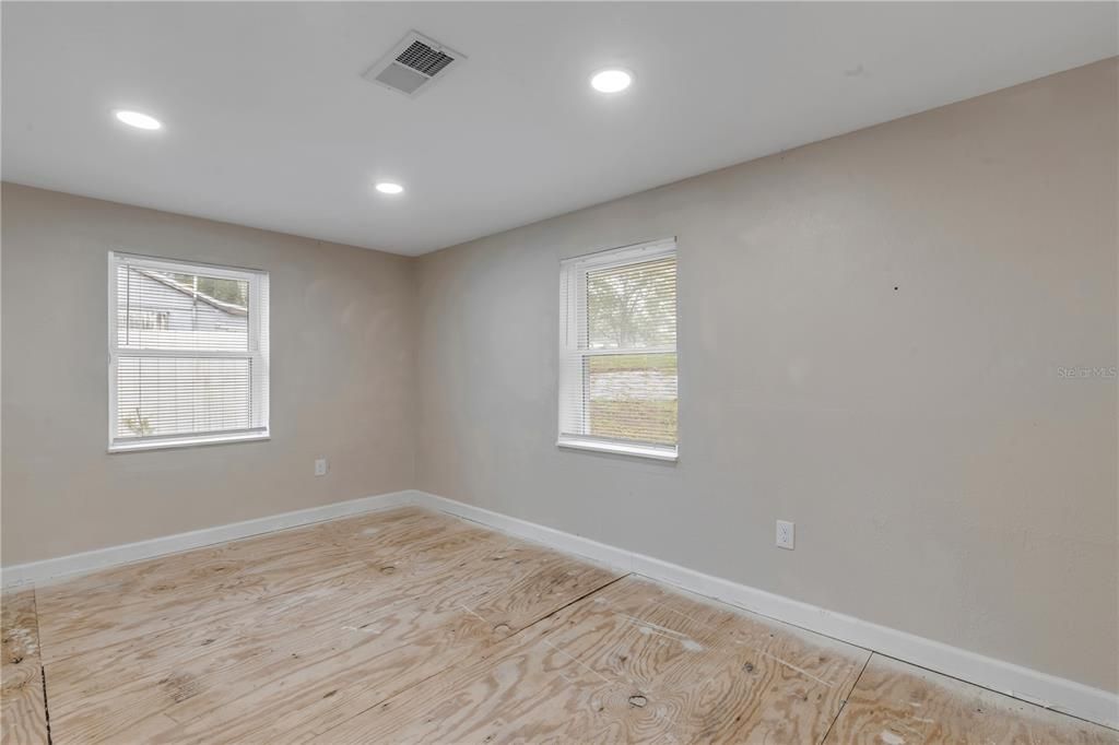 For Sale: $239,000 (3 beds, 2 baths, 1560 Square Feet)