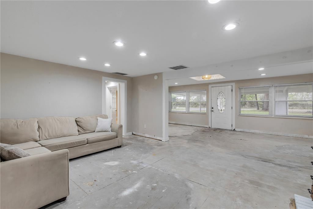 For Sale: $239,000 (3 beds, 2 baths, 1560 Square Feet)