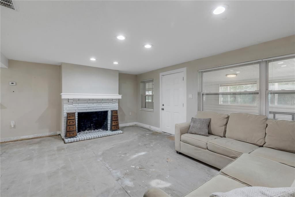 For Sale: $239,000 (3 beds, 2 baths, 1560 Square Feet)