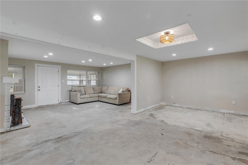 For Sale: $239,000 (3 beds, 2 baths, 1560 Square Feet)