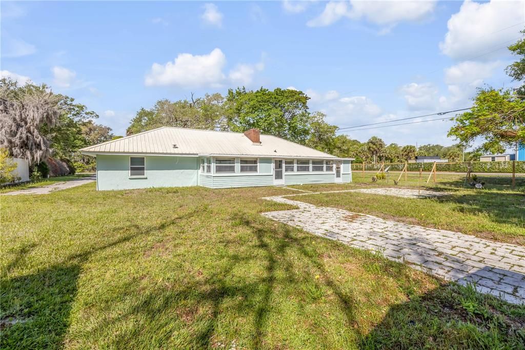 For Sale: $239,000 (3 beds, 2 baths, 1560 Square Feet)