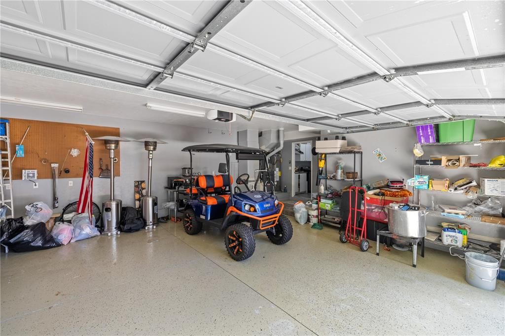 Activo con contrato: $635,000 (4 camas, 3 baños, 2273 Pies cuadrados)