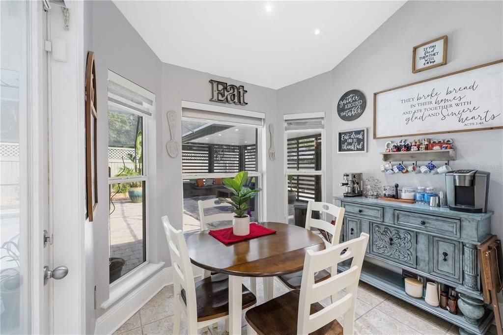 Activo con contrato: $635,000 (4 camas, 3 baños, 2273 Pies cuadrados)