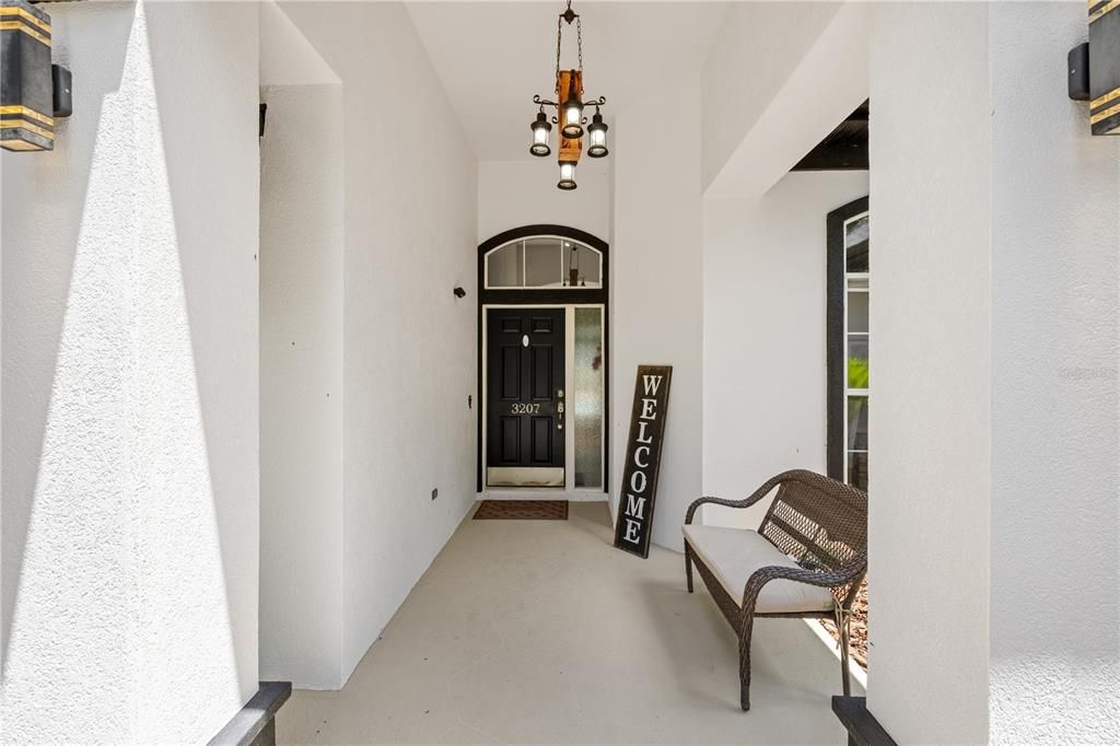 Activo con contrato: $635,000 (4 camas, 3 baños, 2273 Pies cuadrados)