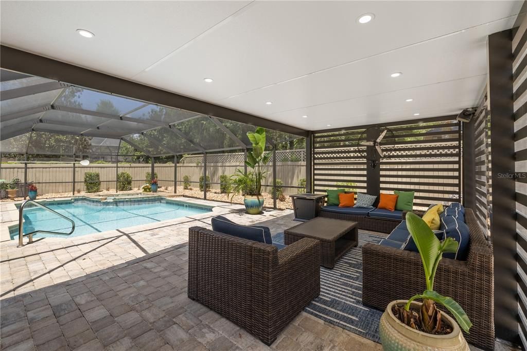 Activo con contrato: $635,000 (4 camas, 3 baños, 2273 Pies cuadrados)